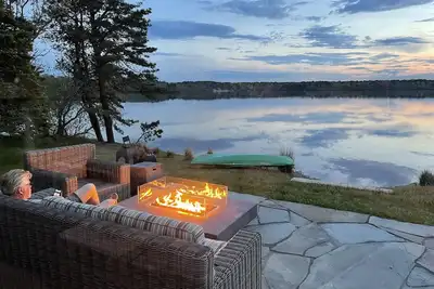 Image de Bord de l'eau et piste cyclable! * Kayaks / Vélos / Paddleboards * Pvt beach & 💥 Couchers de soleil!
