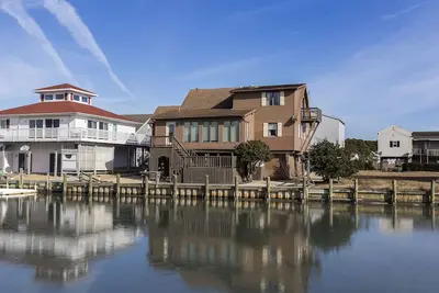 Image de Un magnifique 3 Bedroom / 2 Bath Waterfront Destination de vacances!