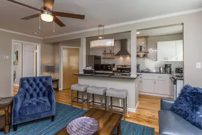 Image de (12) une chambre à coucher à quelques pas de l’hôpital Wake Forest