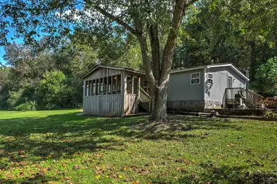 Image de Cabine Ooltewah avec grill, table de billard et véranda!