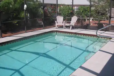 Image de Circle Drive Venice Island Pool Home à quelques pas de votre propre plage privée!