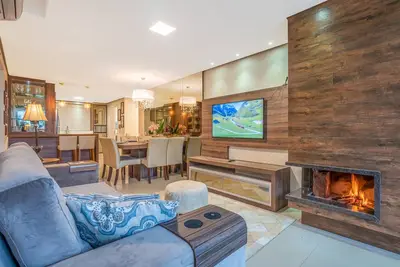 Image de Luxueux appartement avec vue sur la ville près de Lago Negro.