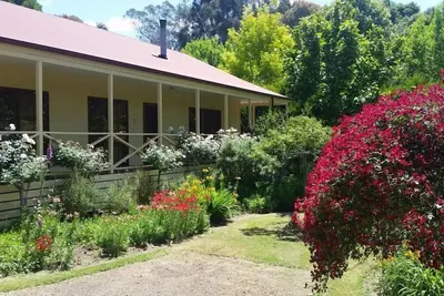 Buxton Gardens par la rivière
