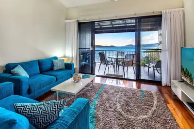 Image de 3 The Panorama Hamilton Island 2 chambres 2 salles de bains avec vue sur l'océan Appartement moderne