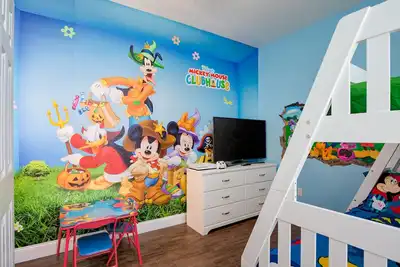 Image de Cottage Mickey Mouse - Condo entièrement rénové à Windsor Hills. 2 milles à Disney!