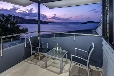 Image de Edge 16 Hamilton Island Absolute Waterfront propriété de luxe avec voiturette de golf