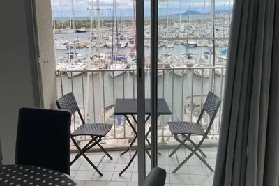 Image de Sunny 2 Bedroom apt on the Port with superb views, 10 mins walk to beach