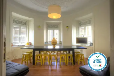 Image de Appartement géant avec beaucoup de charme, entièrement rénové