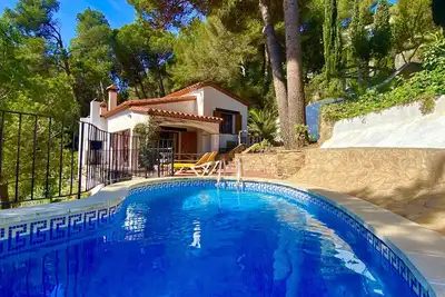 Image de Villa Toscana Begur\nMaison avec piscine et jardin près de la crique de Sa Tuna