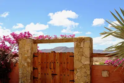Image de Villa de rêve avec court de tennis privé, piscine chauffée et aire de jeux pour enfants