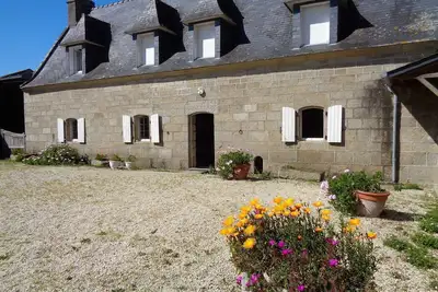 Image de Grande maison de ferme, ancienne.