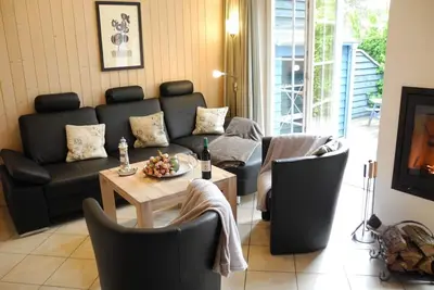 Image de Cottage avec cheminée, sauna, jacuzzi, accès Internet gratuit, à 200 m de la plage