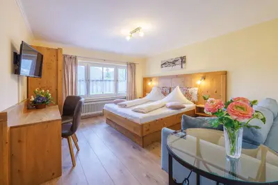 Image de Appartement Hochfelln (30qm), Küche extra, 1 Wohn-/Schlafzimmer, Wlan, max 3 Personen
