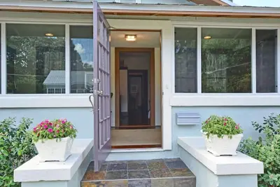 Image de Haut de gamme Downtown 3 Bed / 2 Bath Home