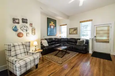 Image de Nouveau à Vrbo calme, luxe privé à 5 minutes du centre-ville de Cincinnati
