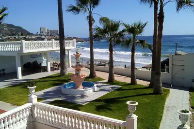 Image de 5 Bedroom Beachfront Hacienda