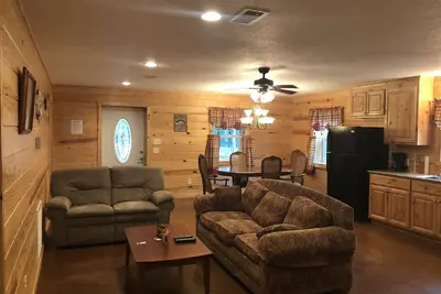 Image de Cabine Lakeview confortable! Accès aux plages sablonneuses et aux criques protégées entre bateaux!