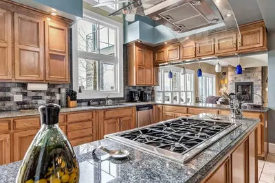 Image de Luxury Waterfront Home plus de 6000 pieds carrés avec location de bateaux sur place