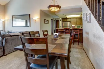 Image de Condo ski in / ski out sur les grandes marches géantes! - Salle de jeux w / Hot Tuby - À distance de marche du parc et