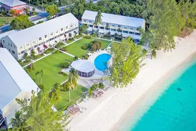 Image de Condo-rez-de-chaussée en bord de mer - Emplacement parfait sur Smb!
