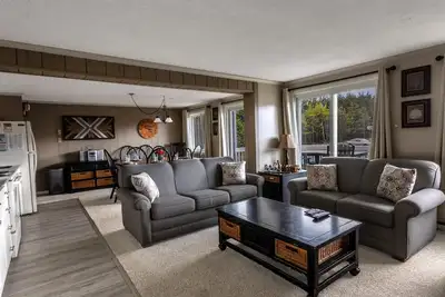 Image de Grands prix, skis aux pieds, dans le village, parking Pvt (Ml 161), climatisation d'été