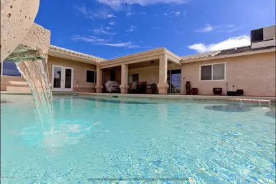Image de Paradis PRIVÉ De 5 Bdrm Avec Piscine Et Casita Du CÔTÉ Du Lac De 95!