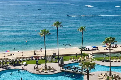 Image de Condo de luxe avec vue imprenable sur l'océan