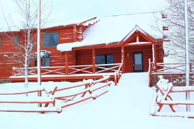 Image de Superbe cabane en bois rond à 3 niveaux avec vue sur Grand Teton!