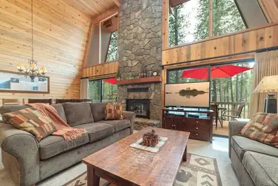 Image de Nuits gratuites! / Maison exceptionnelle près du village / Jacuzzi / Sharc / Wi Fi / Ac