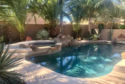 Image de Votre paradis de jardin \"Desert Dream\" vous attend! Piscine / spa chauffé inclus!