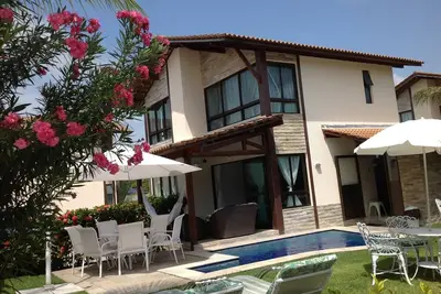 Image de Maison en copropriété en bord de mer, port de poulets (haut mur)<br>