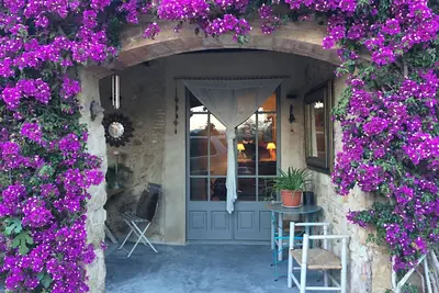 Image de maison du XVIIe siècle dans le style gothique campus Pals - Costa Brava.