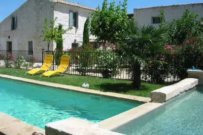 Image de Bastide Xix ème  proche Pont du Gard et Baux de Provence