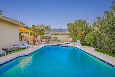 Image de Vente Flash, Économisez plus maintenant, Piscine chauffée, Putting Green, Spa, Concierge, Plus