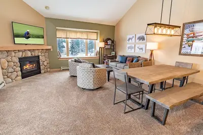 Image de Tyra Streamside 339 Condo de luxe pour skis aux pieds Breckenridge Colorado