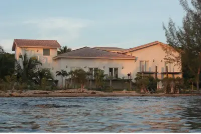 Image de Villa abordable, énorme, face à l'océan avec des couchers de soleil spectaculaires