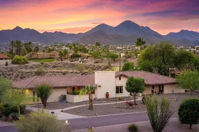 Image de Confidentialité et vues. Récemment rénové et meublé. Taux bas pour les nouvelles inscriptions.