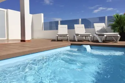 Image de Villa moderne de luxe sur le parcours de golf avec une vue imprenable, Wifi et piscine chauffée