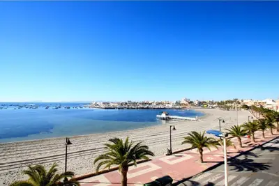 Image de Appartement neuf moderne avec piscine, près de la mer et de la plage