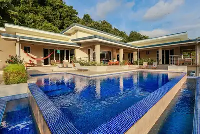 Image de Casa Juliet - Vues époustouflantes sur l'océan / le surf dans une villa de rêve 4br!