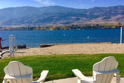 Image de Osoyoos Beachside Cottage * Presque au bord du lac! *