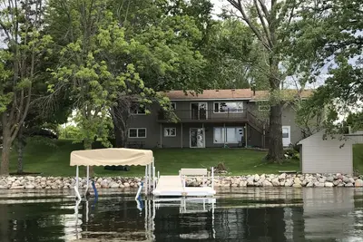 Image de Terrain plat, plage de sable dur, 4br / 2ba, rivage 110 ', 2 cuisines, garage attenant