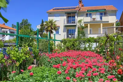 Image de 70 mètres de la mer - appartement avec air conditionné, Tv satellite et internet