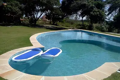 Image de Maison duplex confortable! Avec 3 suites et piscine