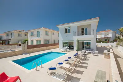 Image de Protaras Villa Me16 - villa de première ligne qui peut accueillir 10