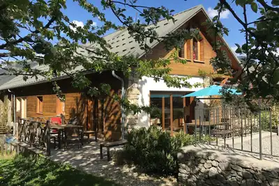 Image de maison familiale, ( meublé )au lac d'Annecy, jusqu'à 12 personnes