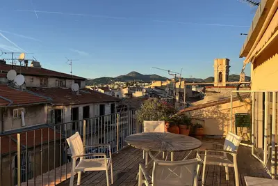 Image de Terrasse et vue exceptionnelle sur les toits du vieux Nice