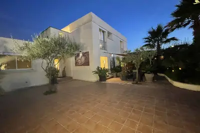 Image de ★ Villa 4 chambres 8 pers, piscine, 250 m plage, solarium patios, espaces verts