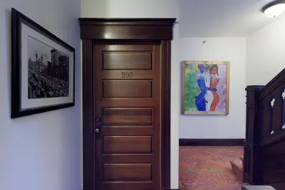 Image de Théâtre de Tacoma Dist. Condos haut de gamme, spéciaux mensuels et hebdomadaires