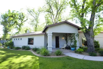 Image de Maison D'HÔTES CACHÉE, ÉTONNANTE Et Ultra-Contemporaine Dans Le Centre-Ville Historique De Phoenix